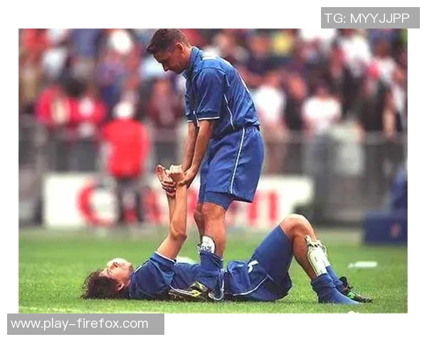 米兰左后卫埃斯图皮尼安国家队受伤脚踝伤势待评估